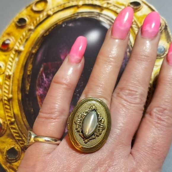 Vintage Jewelry - Retired Jan Michaels Locket Ring with Faux Pearl